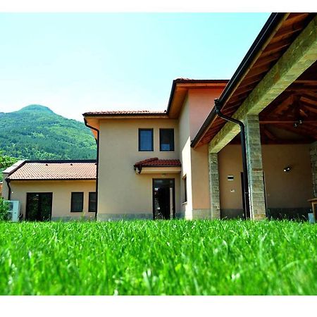 Yustina Villas Guest House Bagian luar foto