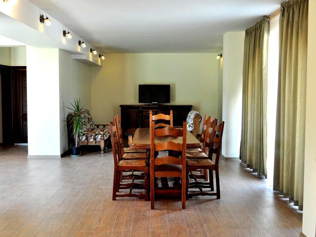 Yustina Villas Guest House Bagian luar foto