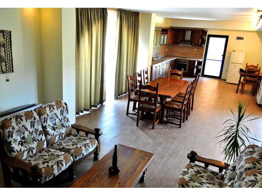 Yustina Villas Guest House Bagian luar foto